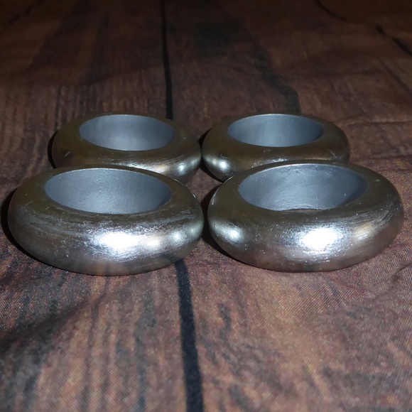 SET 4 SILVER ROUND NAPKIN RINGS COATED WOOD 2.25" DIAMETER HANUKKAH CHRISTMAS - Picture 4 of 4
